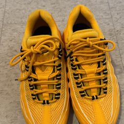 Nike Yellow Sneakers (Size 6)