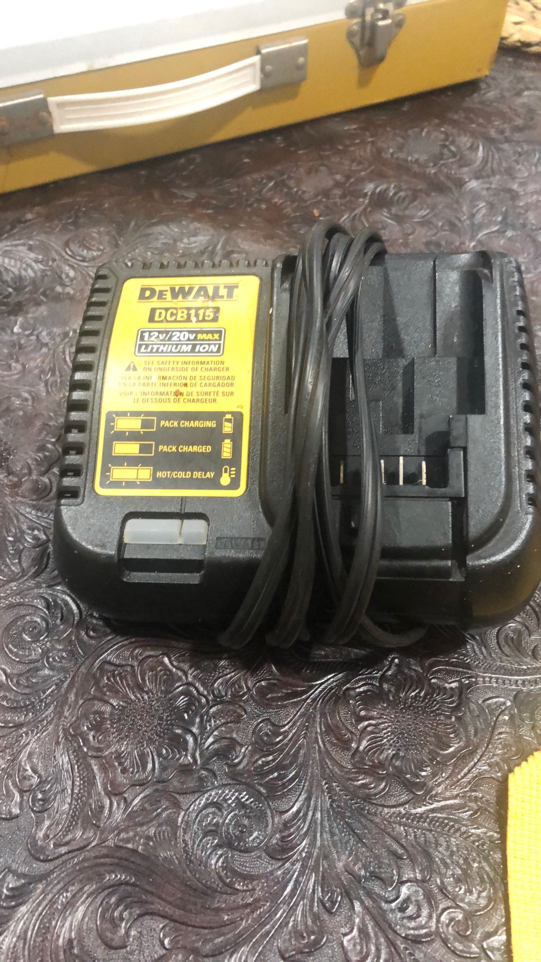 DEWALT Lithium-Ion Battery Charger