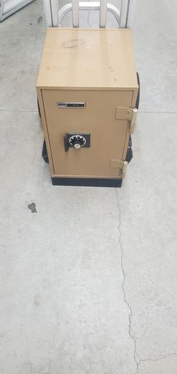 Montgomery ward safe with combination
