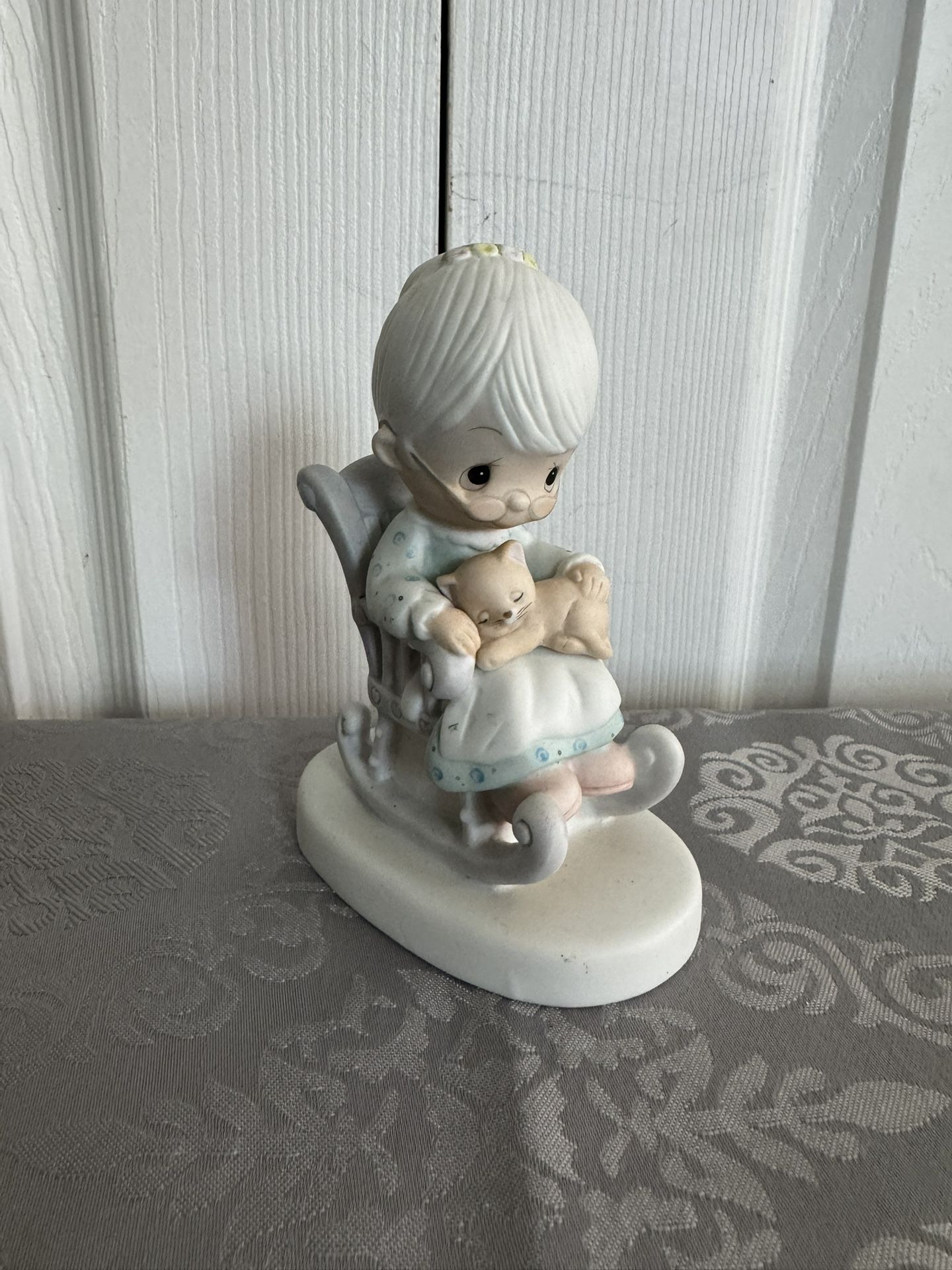 PRECIOUS MOMENTS: Purr Fect Grandma, 1979, Vintage, Purr Fect Condition Figurine