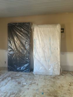 Twin Size Mattresses/ 1 box spring