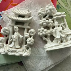 Oriental ceramic wall hanging  5 x 3 1/2“