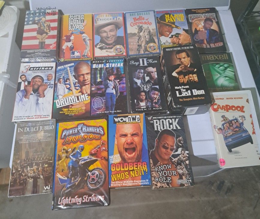 HUGE JACKPOT LOT OF VHS TAPES.
