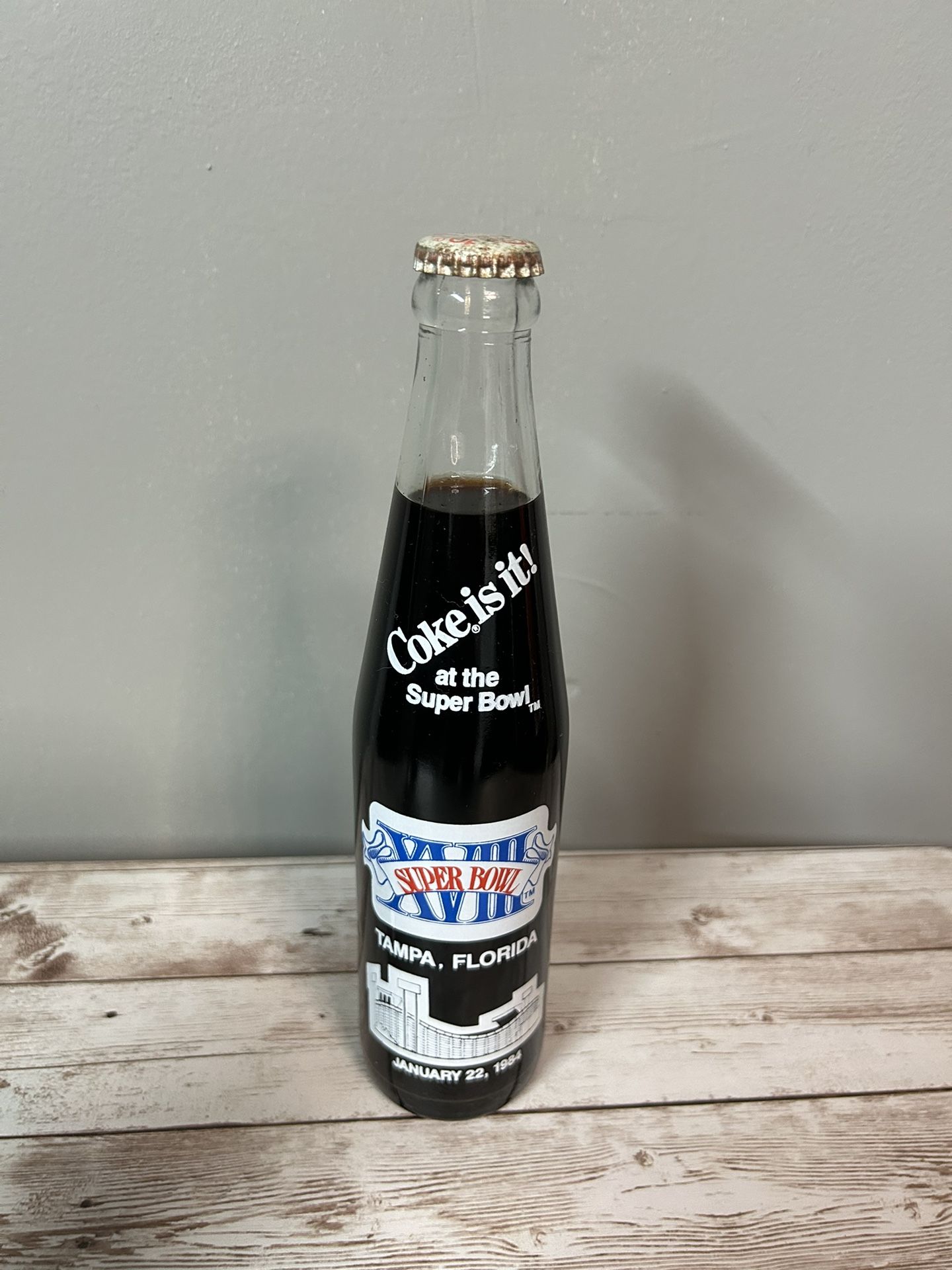 1984 Coca Cola SUPER BOWL XVIII COMMEMORATIVE BOTTLE vintage full Coke Tampa mp