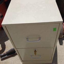 File cabinet/keys! Excellent condition 