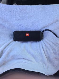 JBL Flip 4 Portable Bluetooth Speake