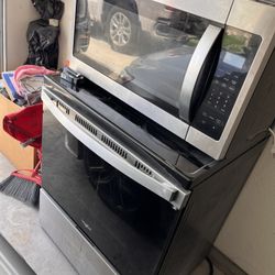 Whirlpool Stove/Overhead microwave 
