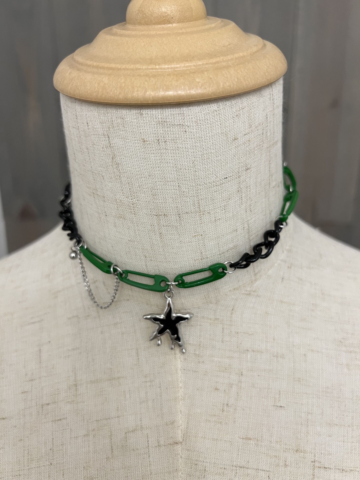 Green and black star choker