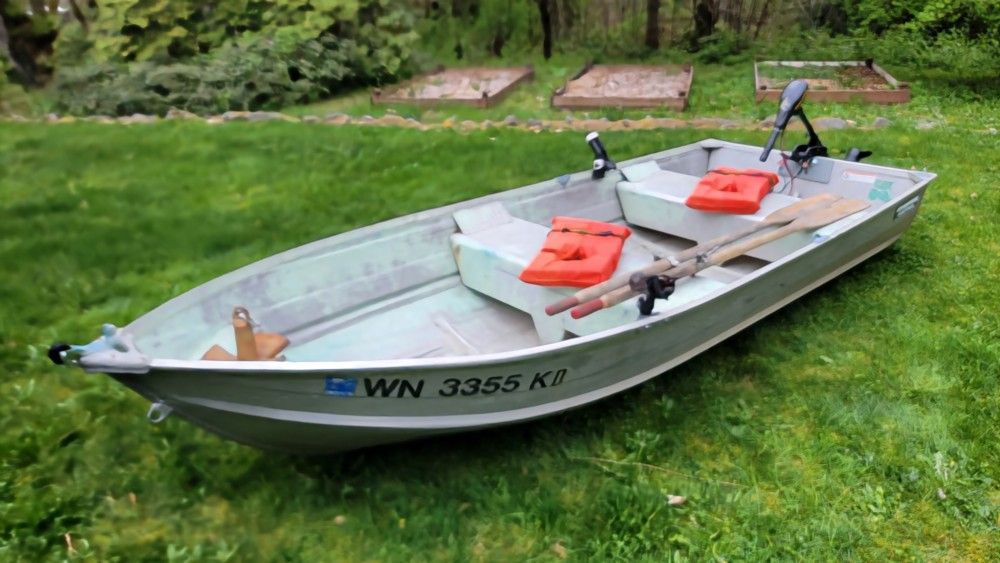 12' Aluminum Gamefisher boat with 38lb Thrust MinnKota Electric Motor  (PENDING)