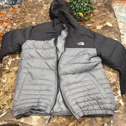 Reversible North face Puffer Youth Size 18/20 XL Never Been Worn