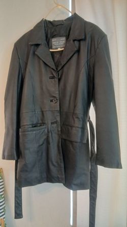Emilio volpi  Womens mid  leather coat soft.