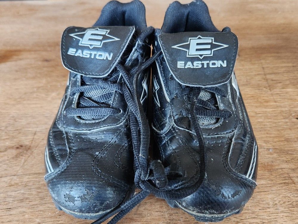 Easton Boys Baseball Cleats / Size 2