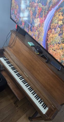 Baldwin Hamilton Upright Piano + Bench - Walnut