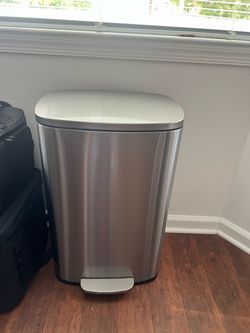 Trash can