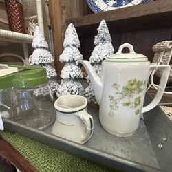 Adorable Vintage Teapot 