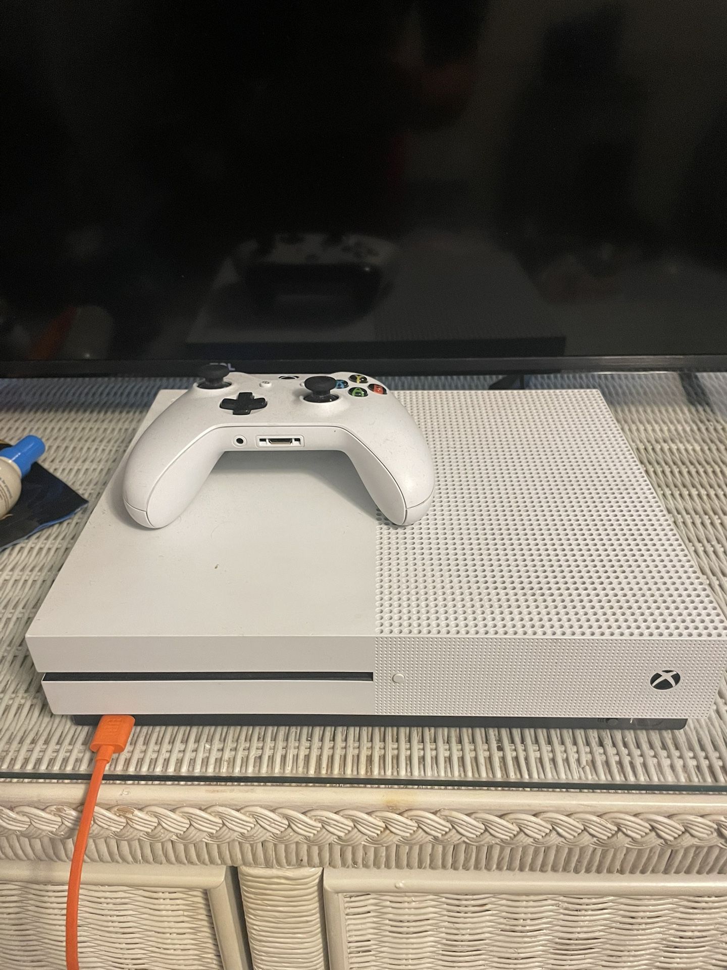 XBOX + TV Bundle