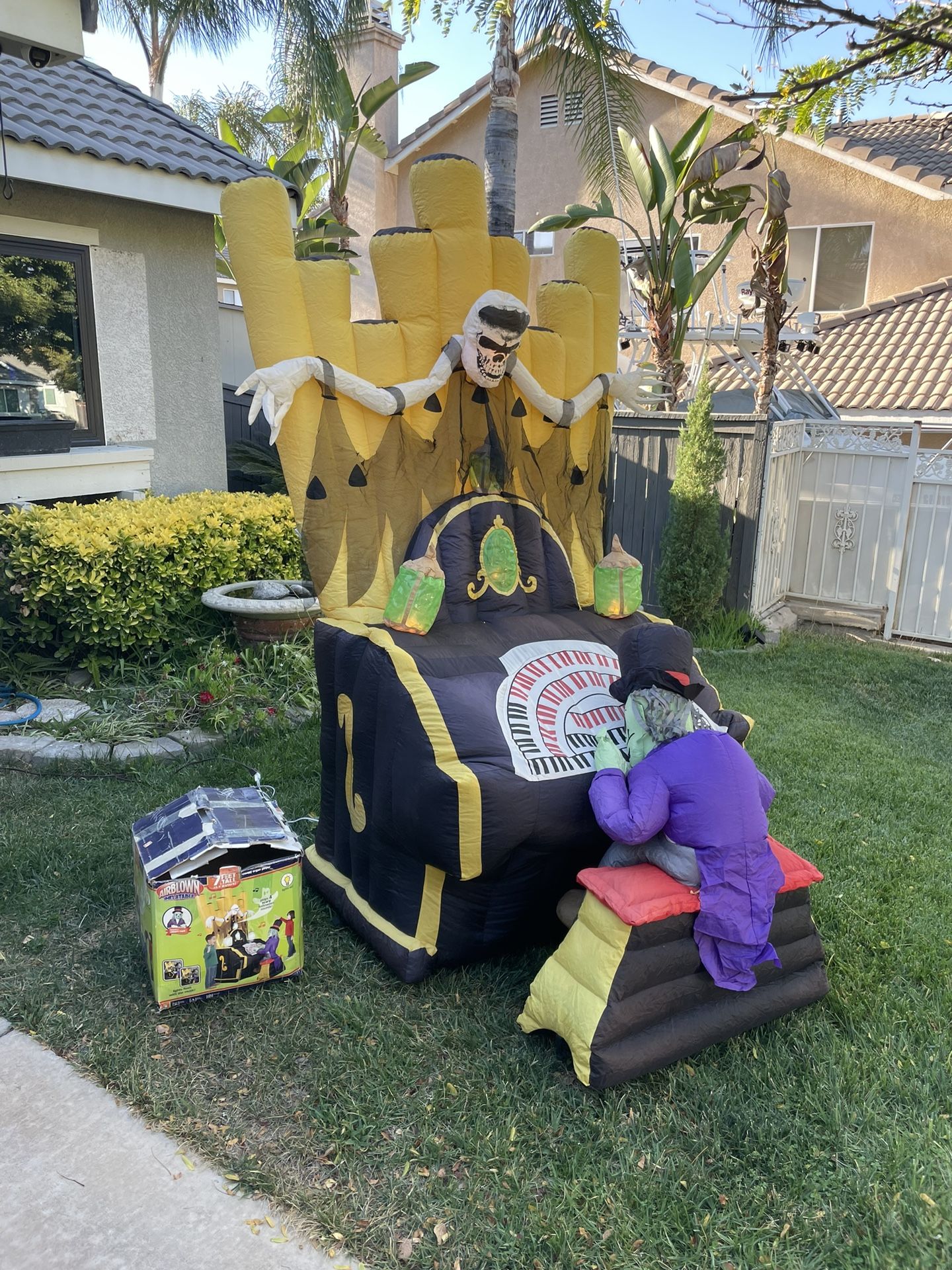 2008 Halloween air blown inflatable organ player