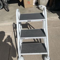 Step ladder heavy duty 450lb capacity 200$ OBO