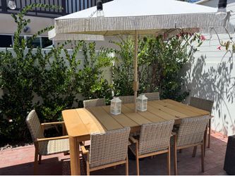 Outdoor patio table