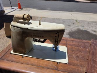 Sewing machine Singer brand GOOD CONDITION