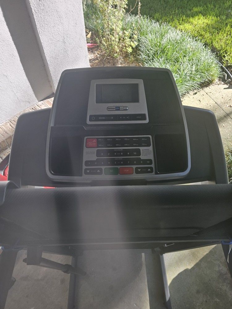 Pro Form 400 CT Treadmill
