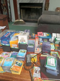 Large Pokémon Trading Card Collection Lot