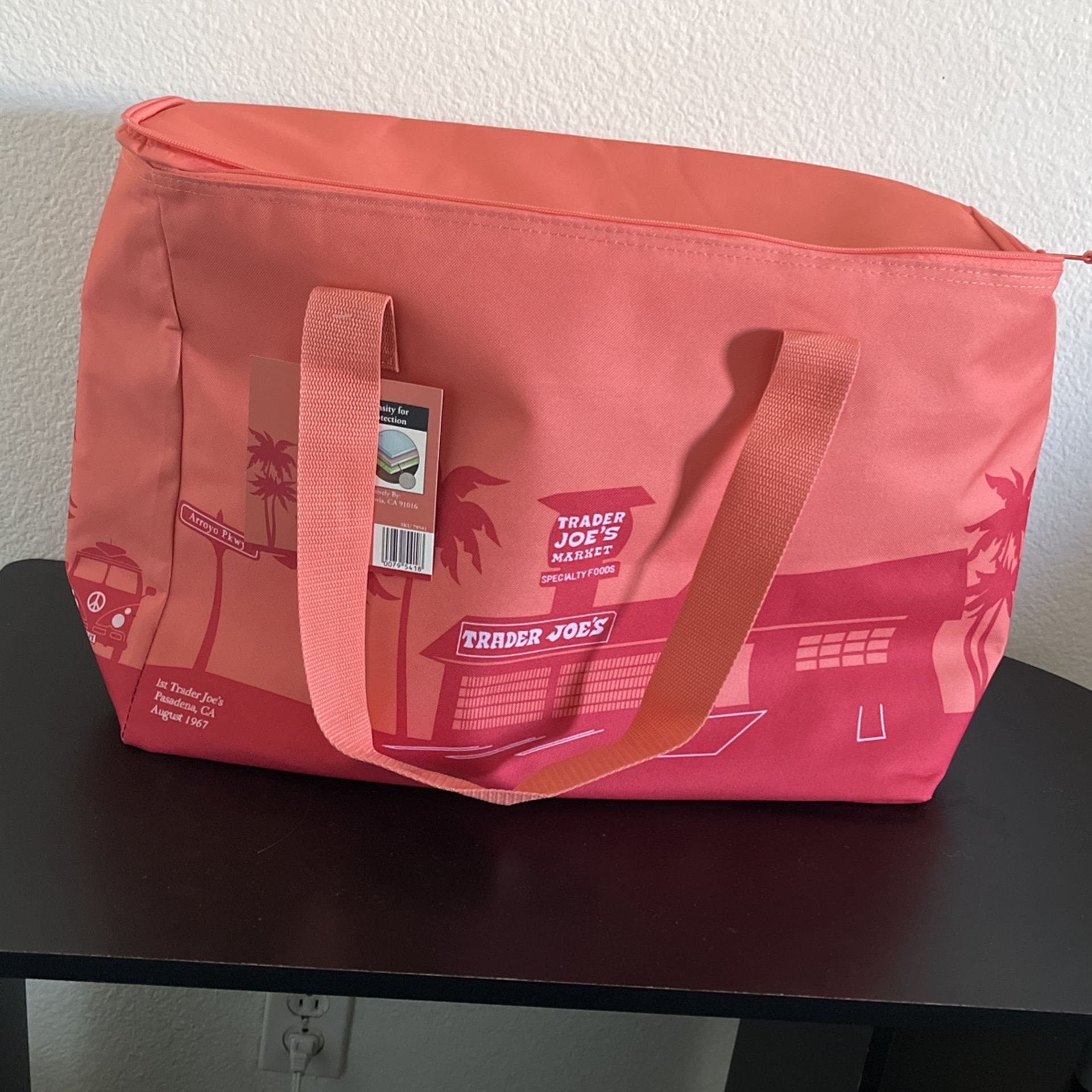 Trader Joe's Large Insulated Reusable Tote Bag 8 Gallon Peach Color 🍑