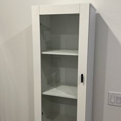 Pantry/cabinet