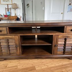 Solid Wood TV Stand / Console – Excellent Condition
