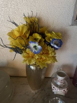 Gold Vase W/flower Arrangement