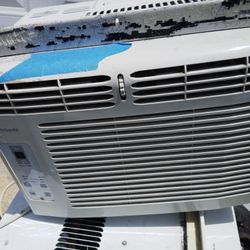 5000 BTU Frigidaire Air Conditioner