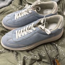 Woman’s Shoes Size 7 1/2