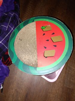 Cat toy scratcher
