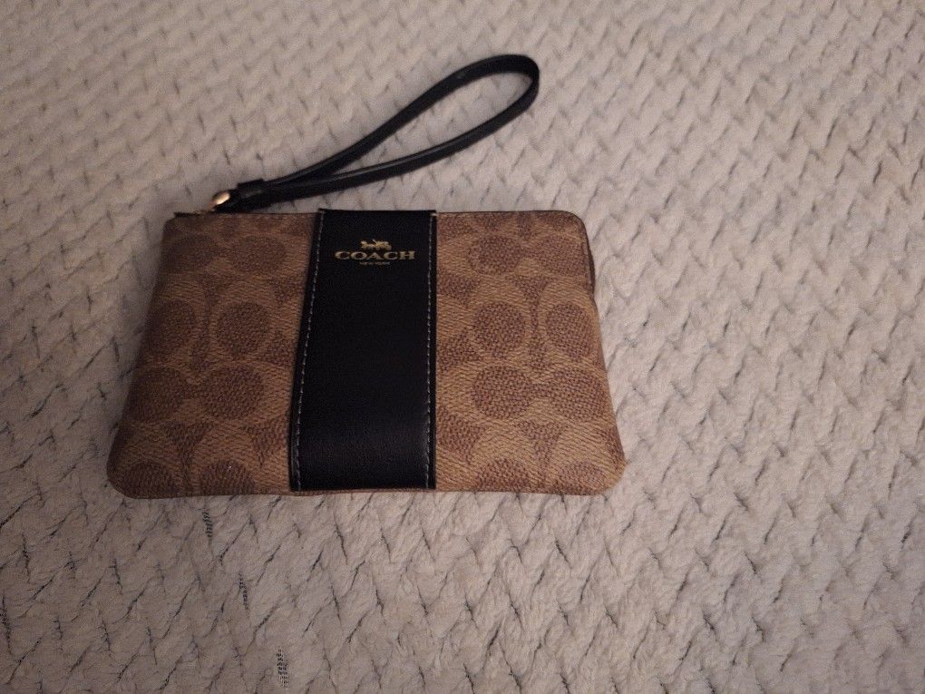 Wristlet (Coach)