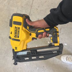 Dewalt 16 ga angeled nail gun