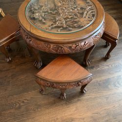GEORGE ZEE & CO VINTAGE HAND CARVED ROUND CHINESE TABLE WITH FOUR STOOLS (WARRIOR SCENE) 