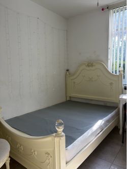 Full-size bedroom set from the Disney collection
