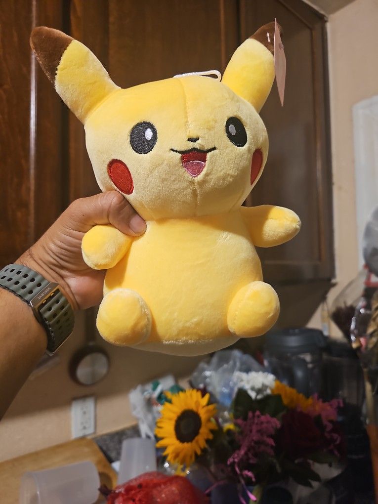 Picachu Plushi