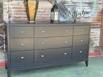 Gorgeous Large Dresser Thomasville