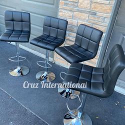 New 4 Black Bar Stools