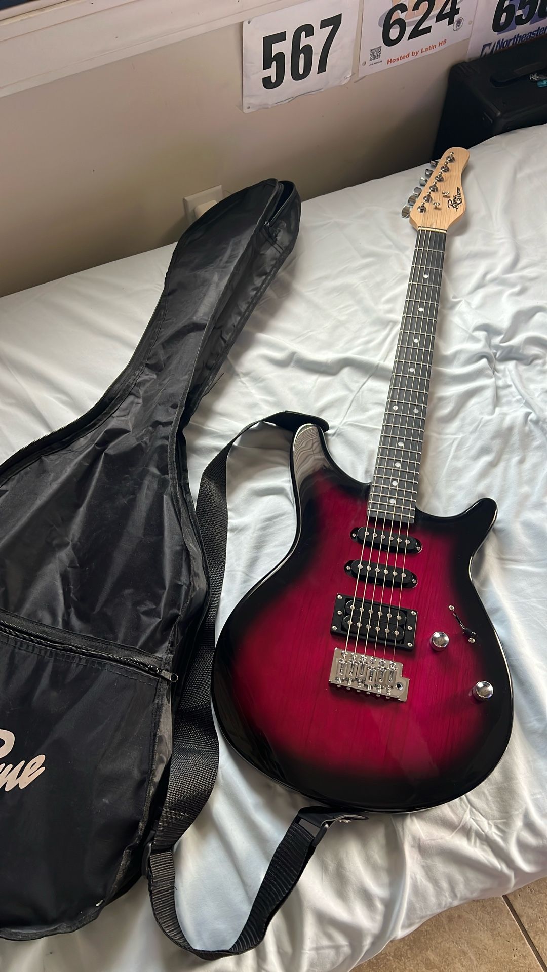 Rouge Electric Guitar+Cables+AMP+Pics