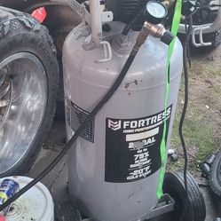 Compressor. 2hp, 27 Gallon