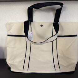 Lululemon tote