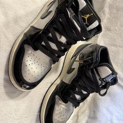 Nike Air Jordan 1 Mid SE Youth Size 7Y
