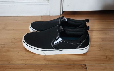 Wonder Nation Boys & Girls Slip on Sneakers (New)