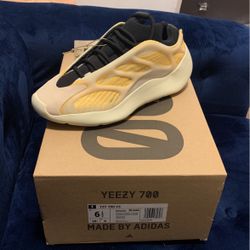 Yeezy 700 v3