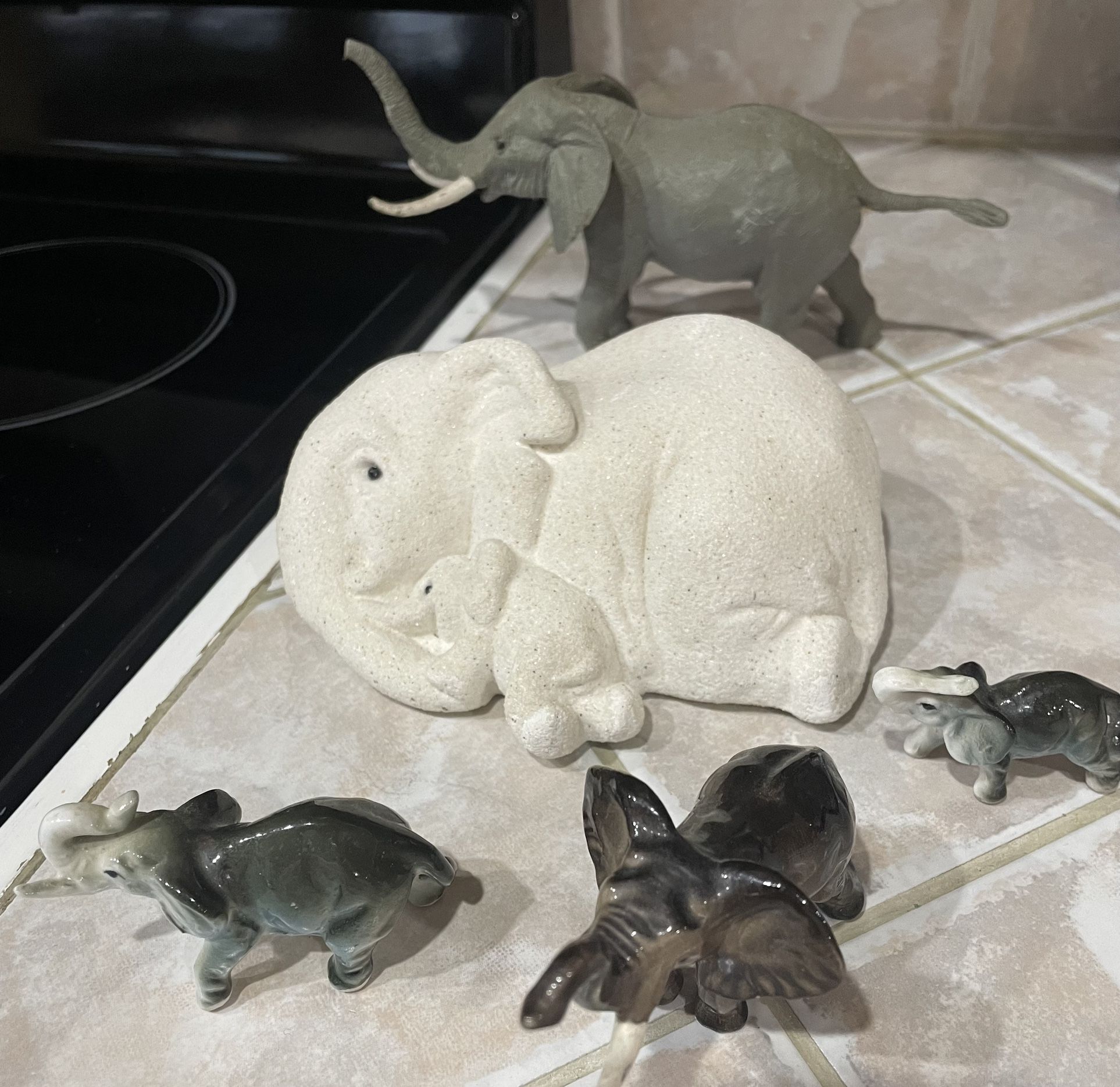 SET 5 ELEPHANTS WHITE STONE WITH CALF/PLASTIC GRAY TOY/ 3 GLASS PORCELAIN SMALLER