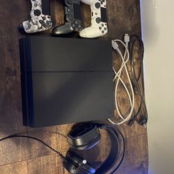 PS4 for Sell Comes With 3 Controllers, And A Headset And A HDMI cable .