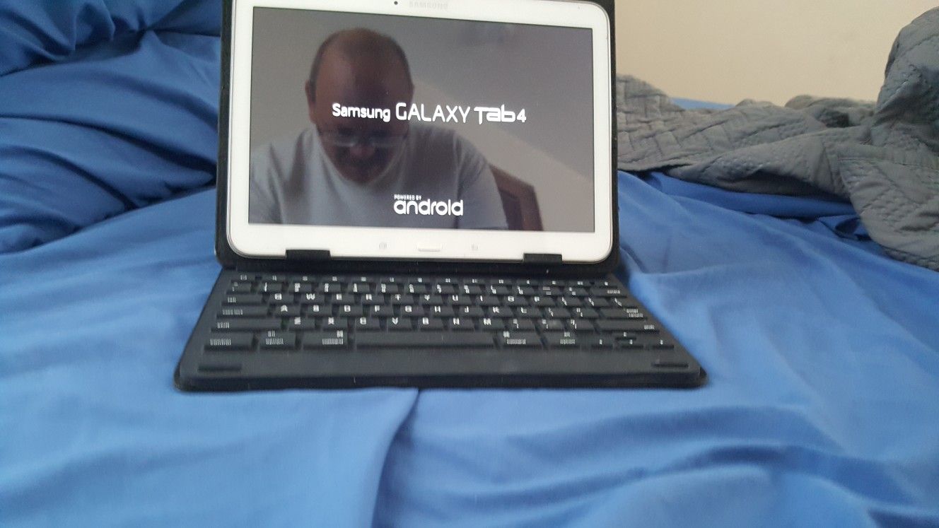 Samsung Galaxy Tab 4 10.1" + Bluetooth Keyboard