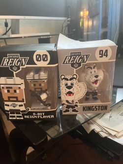LA KINGS 8-BIT REIGN PLAYER AND KINGSTON FIGURES